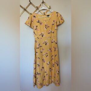 Beautiful Ann Taylor summer dress with short sleeves, size 0P. Dressier material